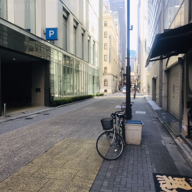三神ALビル ビル前面道路