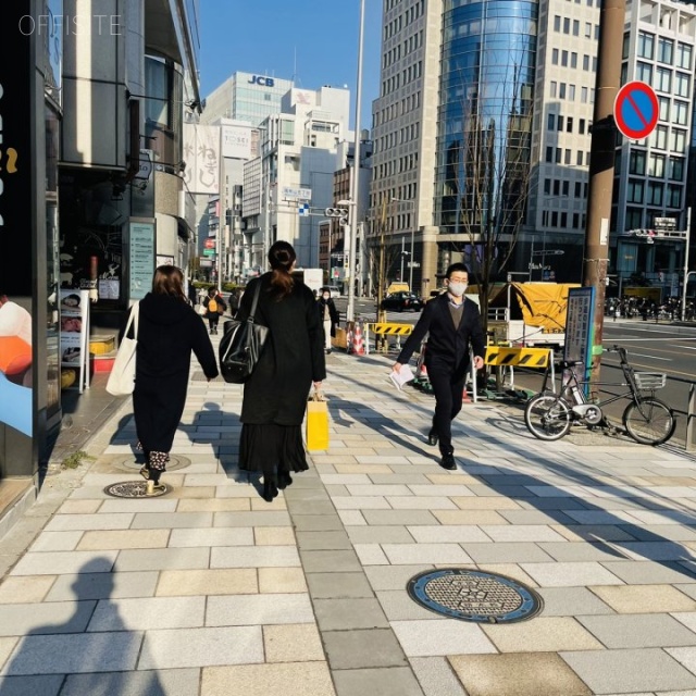 表参道TWビル ビル前面道路