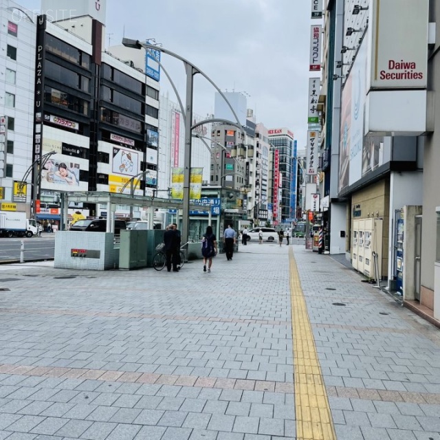 朝日生命上野ビル ビル前面道路