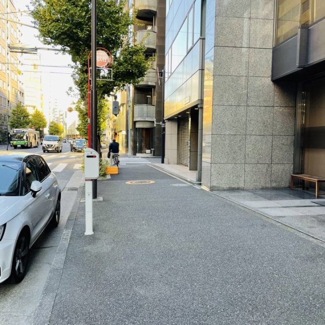 高木ビル 前面歩道