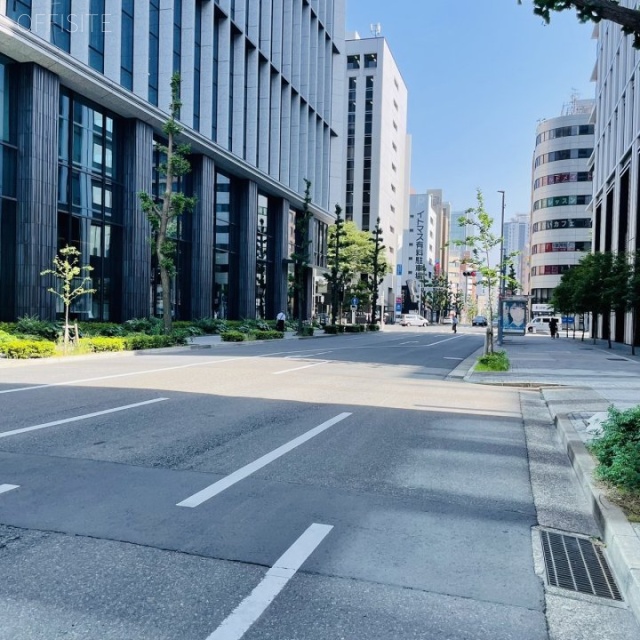 東栄ビル 前面に本町通
