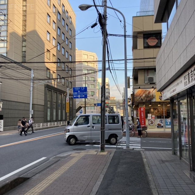 イシデンビル ビル前面道路