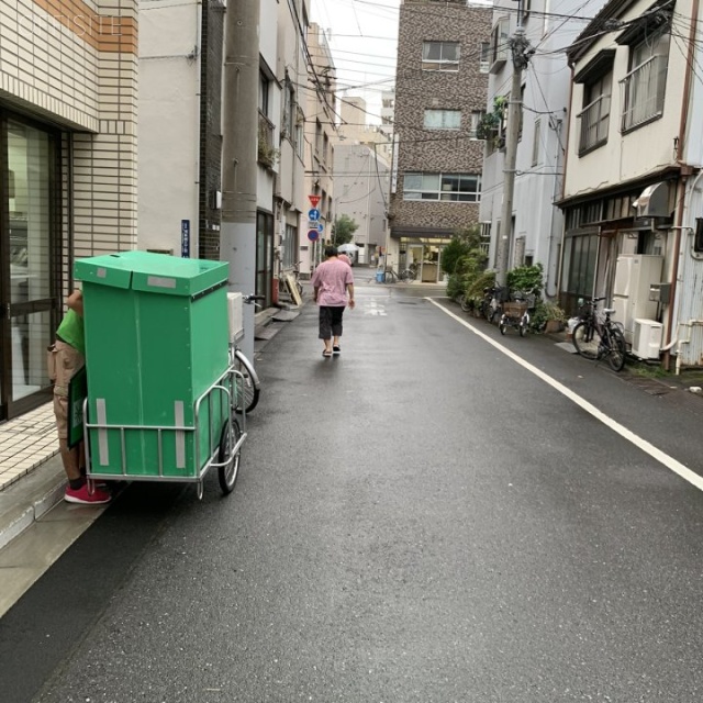 堀ビル ビル前面道路