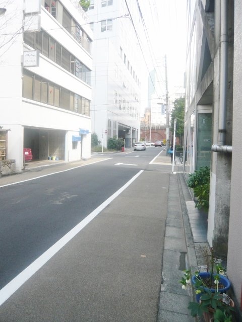 ショパンビル ビル前面道路