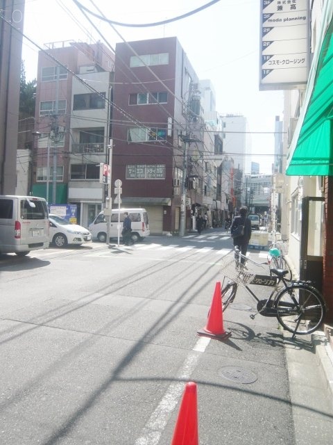 神田ISビル ビル前面道路