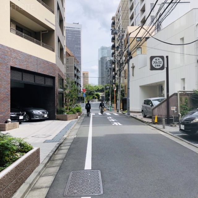メゾンドヴィレ赤坂ビル ビル前面道路