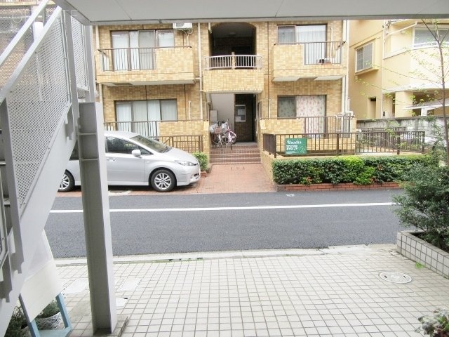 TZビル ビル前面道路