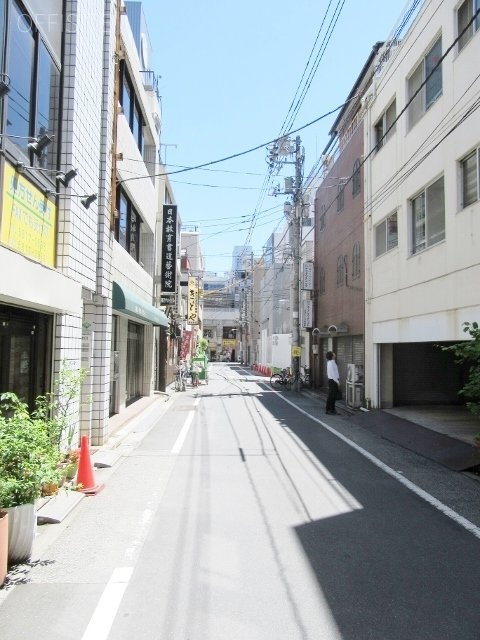 アンユビル ビル前面道路