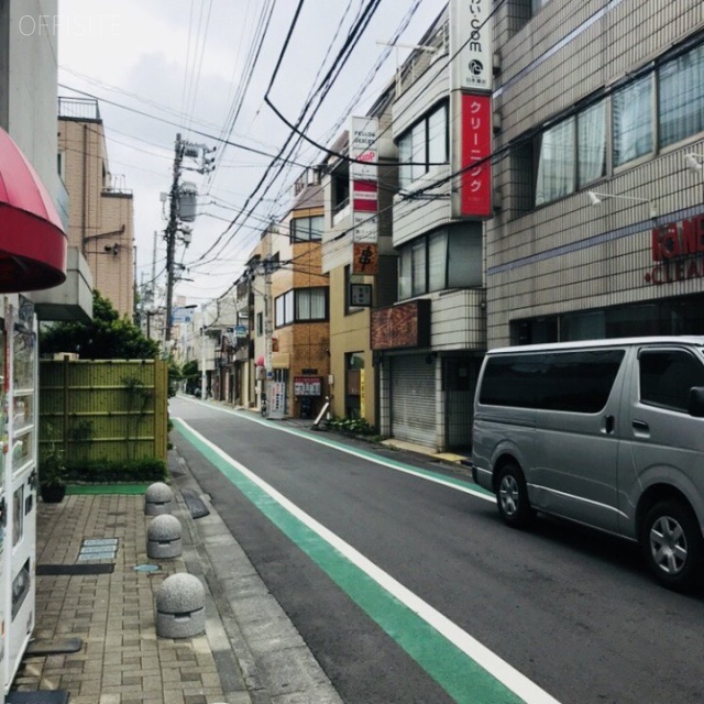 金子ビル ビル前面道路