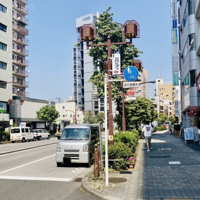 東海池袋ビル ビル前面道路