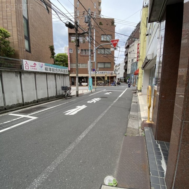 佐藤ビル ビル前面道路