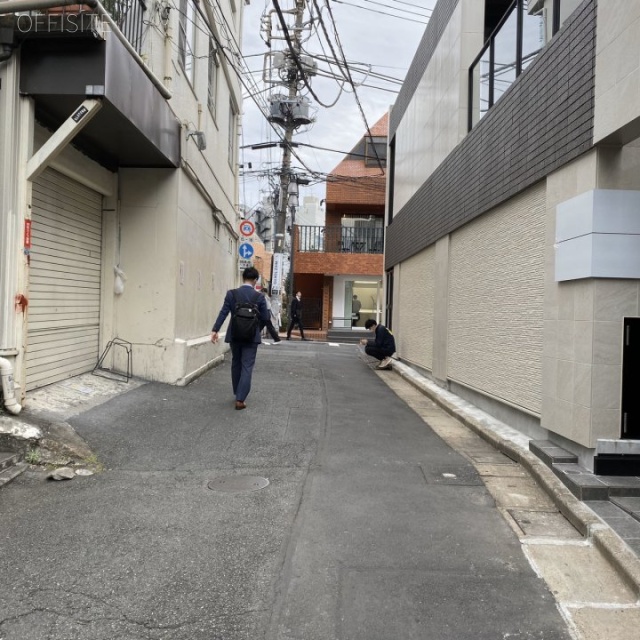 いちご原宿通り ビル前面道路