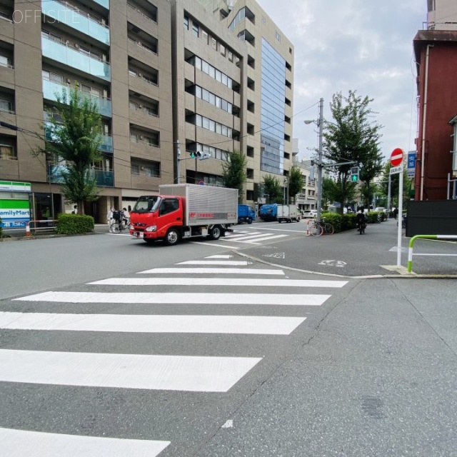 幸ビル ビル前面道路