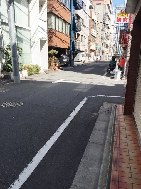中村ビル ビル前面道路