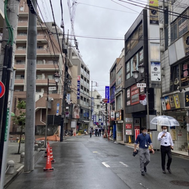 サンヴェール国分寺エスタシオン ビル前面道路