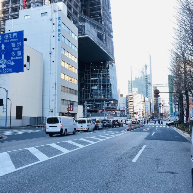 巴町アネックス ビル前面道路