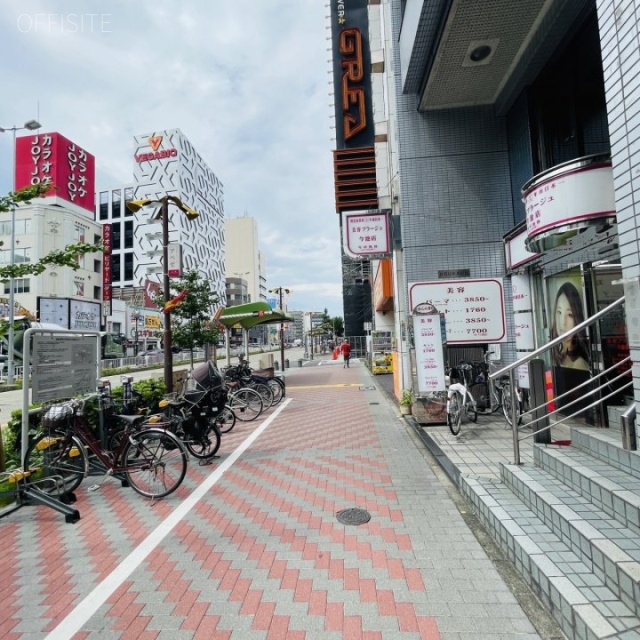 大須賀ビル 前面歩道