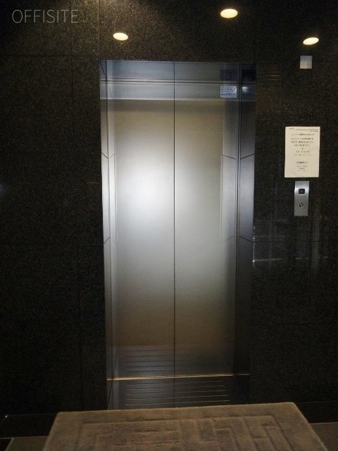 日本橋室町ビル　エレベータ-