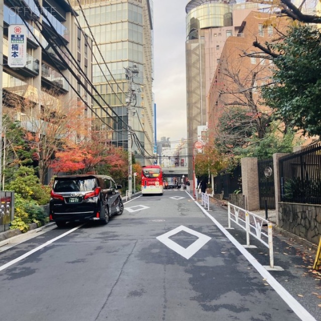 青野ビル ビル前面道路