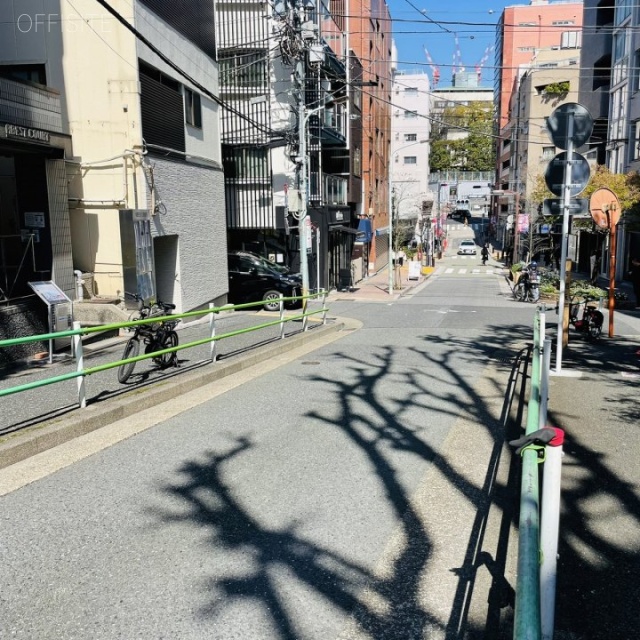 アベストコート 前面道路