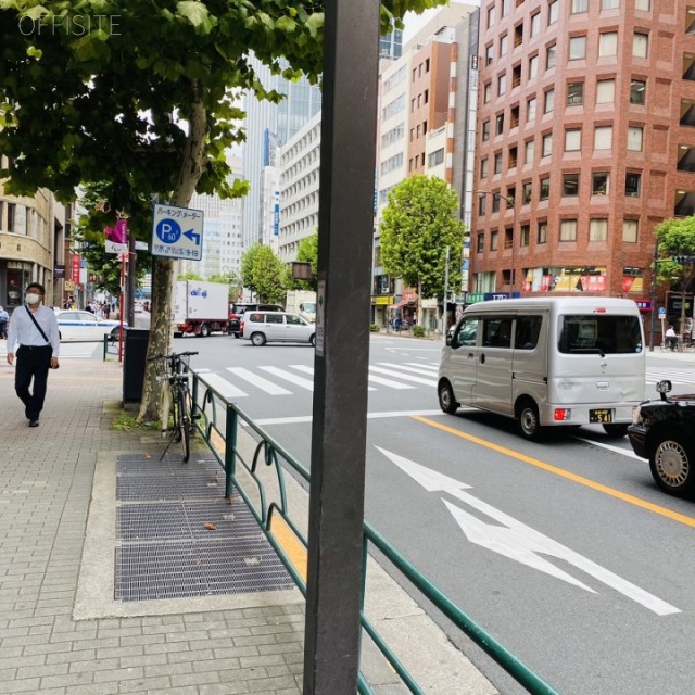 さくら新橋ビル ビル前面道路