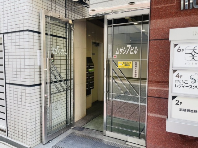 ムサシ7ビル　オフィスビル出入口