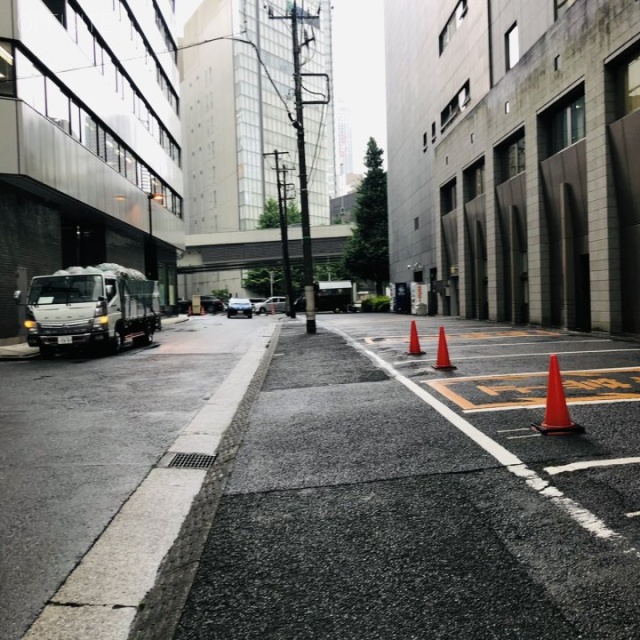 ニッセイ永田町ビル　ビル前面道路
