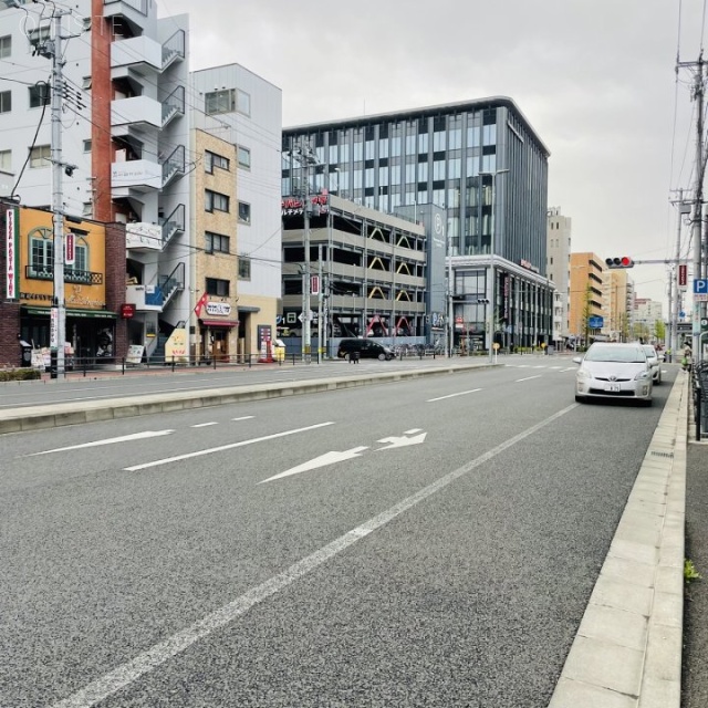 第6税経ビル　前面の東八番丁通り