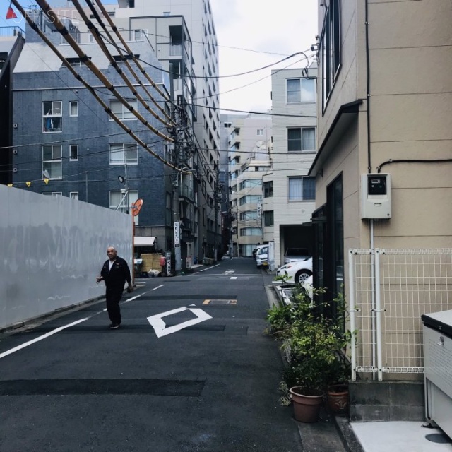 EDIT日本橋 ビル前面道路