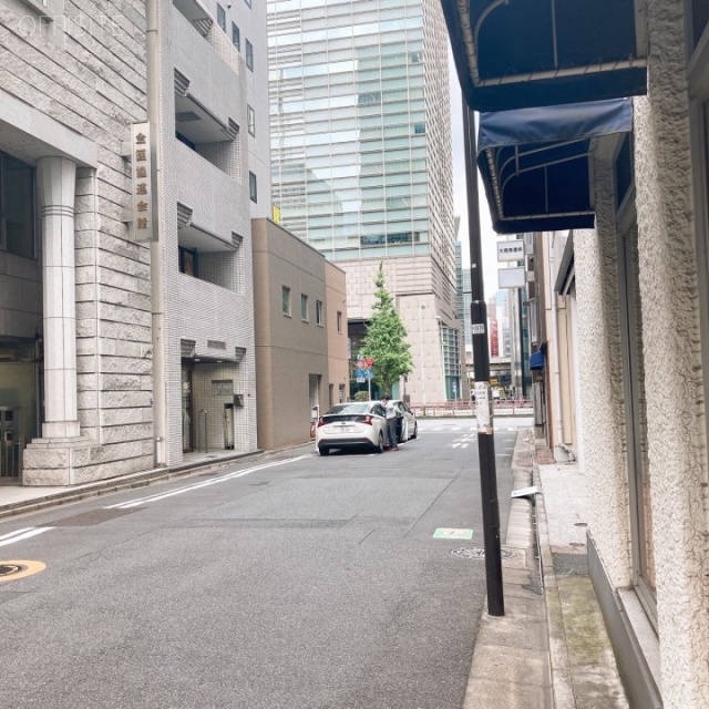 西堀ビル ビル前面道路
