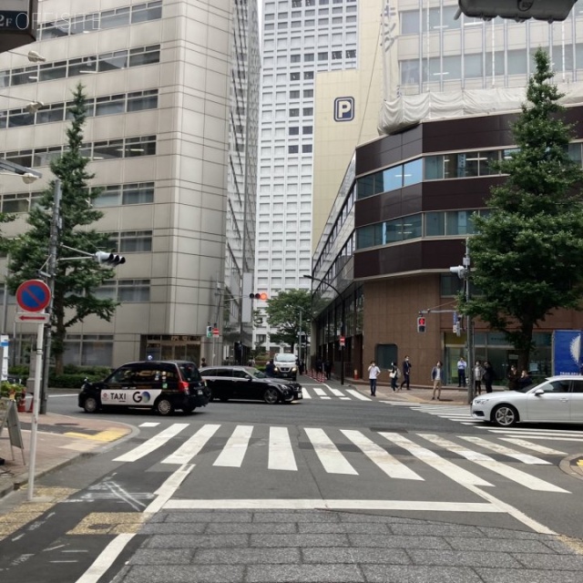 鮎沢ビル ビル前面道路