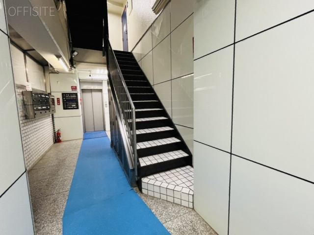 ワタナベビル　エントランス