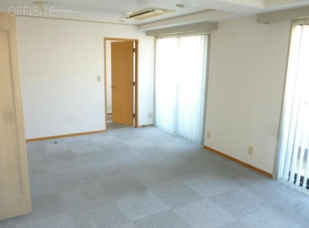 リッツ外苑 室内