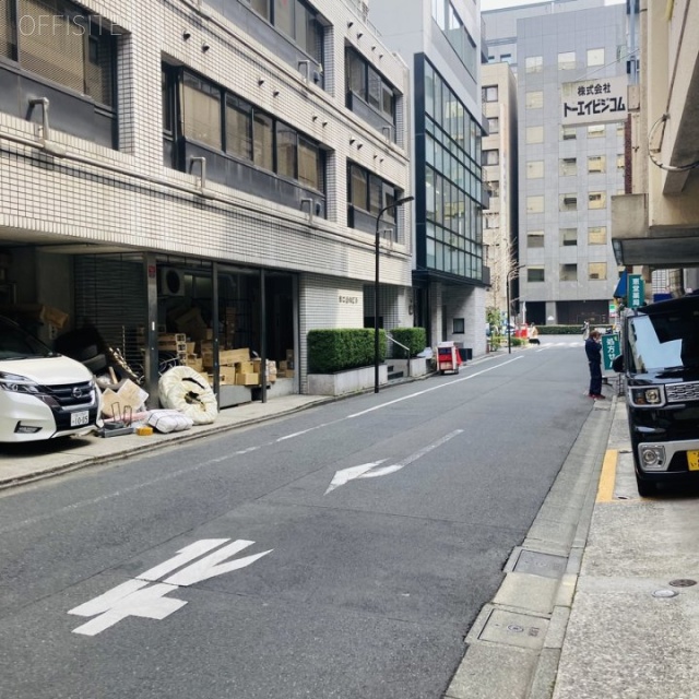 第二山内ビル ビル前面道路