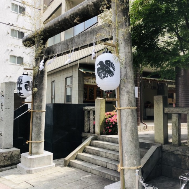 三貴ビル 隣に神社