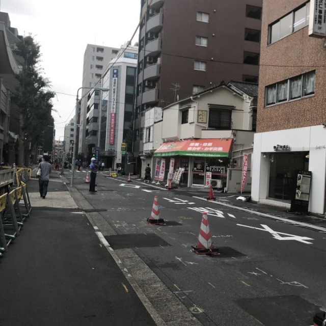 ライヴス南池袋 ビル前面道路