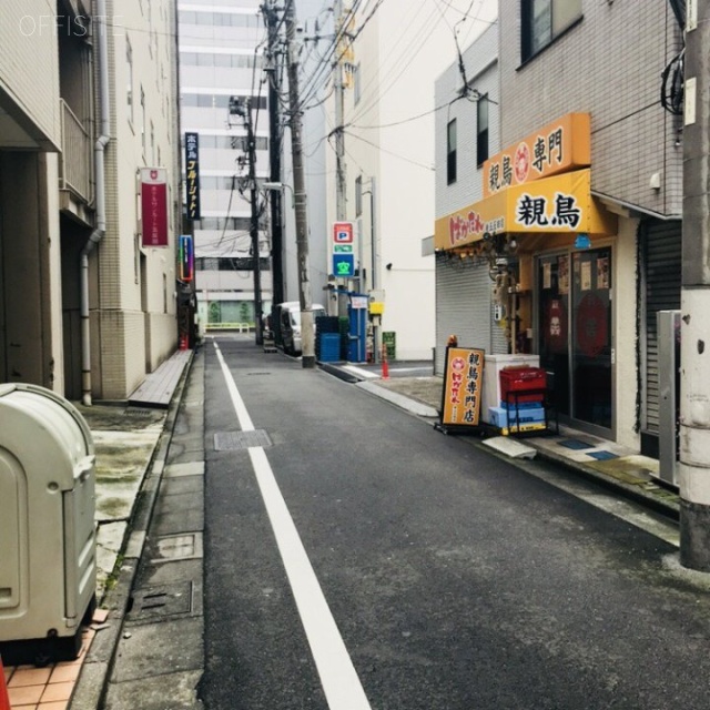 東京モリスビル第6 ビル前面道路