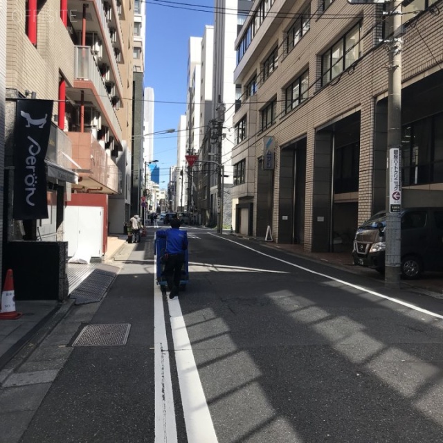 銀座ストラパックビル ビル前面道路