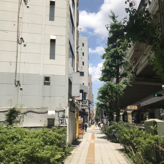 新日本池尻ビル ビル前面道路