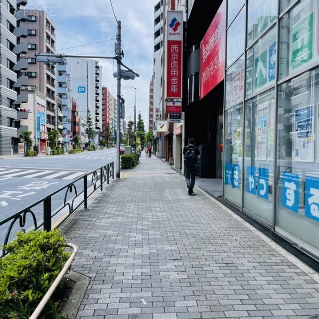 若林ビル 前面歩道