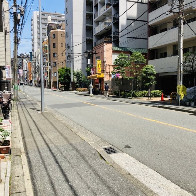 第10平沼ビル 前面歩道