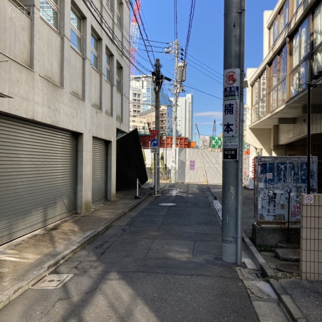 渋谷作本ビル ビル前面道路