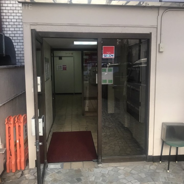 装美ビル　エントランス
