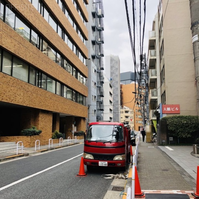 中央精工ビル ビル前面道路