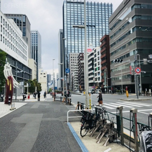 新宿アイランドウィング ビル前面道路