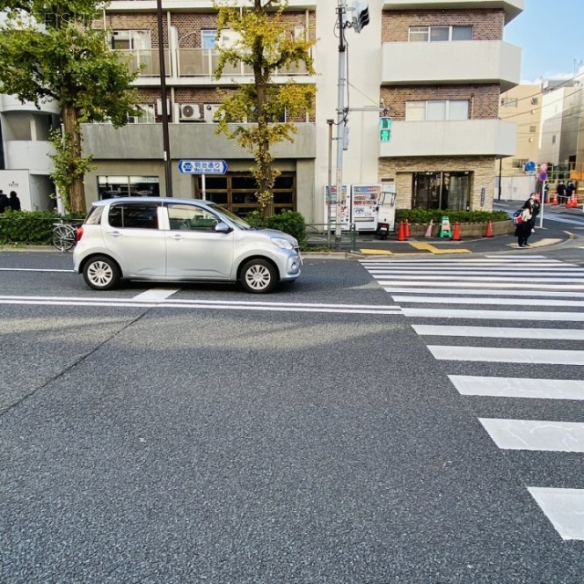 ランディック原宿ビル ビル前面道路