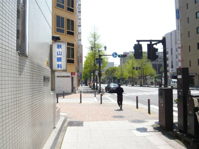 横浜フジタビル ビル前面道路