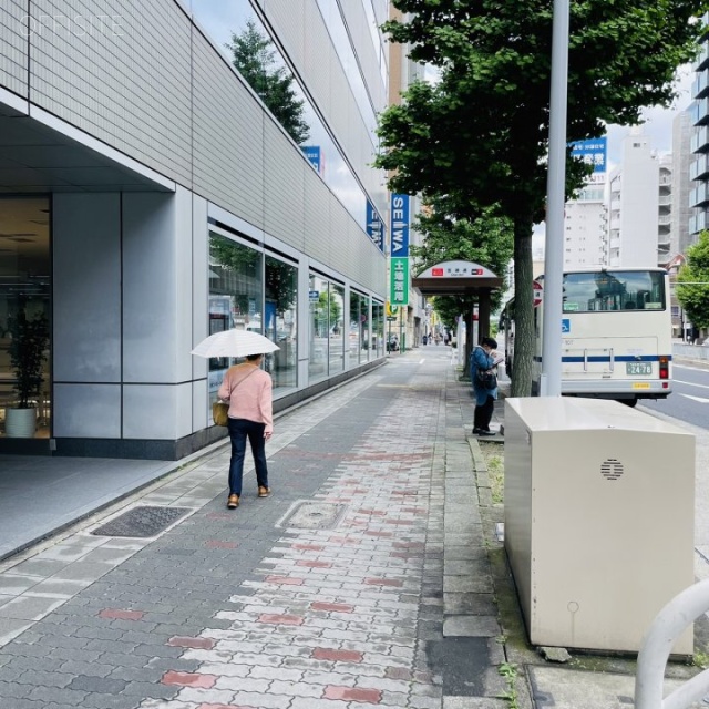 名古屋KSビル 前面歩道