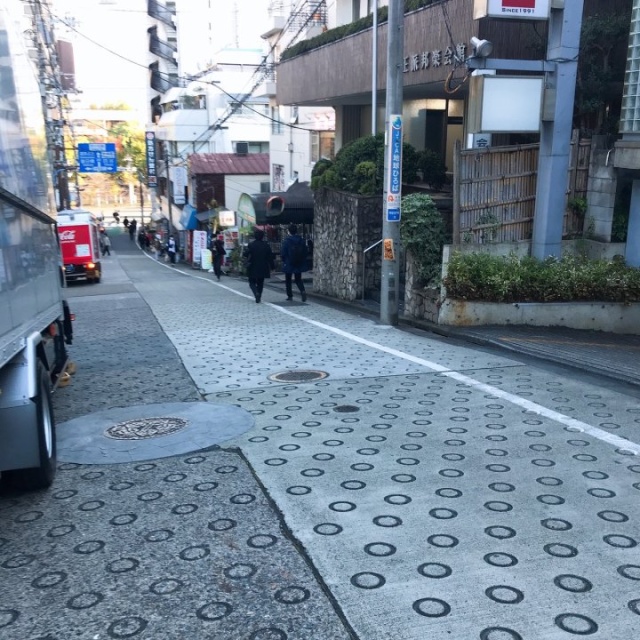 市谷左内坂ビル ビル前面道路