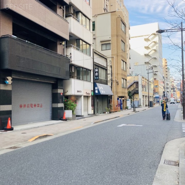 ユーワビル ビル前面道路
